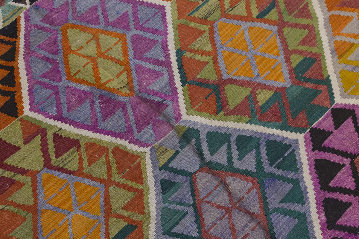 Vintage Large Uşak Kilim, 171 x 320 cm / 5.7 x 10.6 ft Kilim