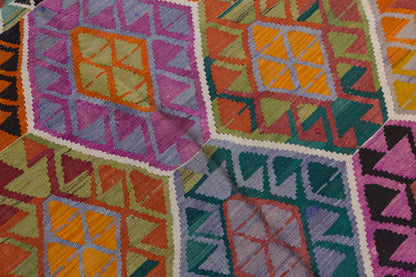 Vintage Large Uşak Kilim, 171 x 320 cm / 5.7 x 10.6 ft Kilim