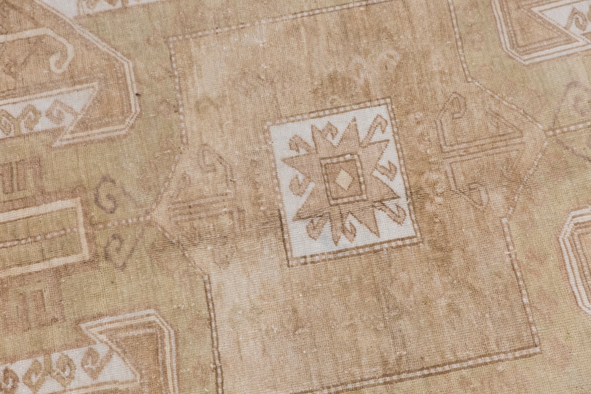 Vintage Oushak Rug 200x320 cm (6'7" x 10'6")