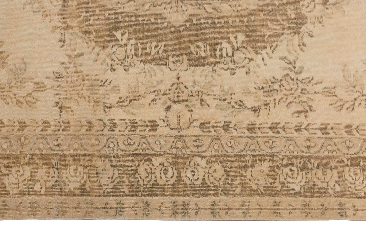 Vintage Rug,  6'4 x 9'3 feet / 195 x 282 cm