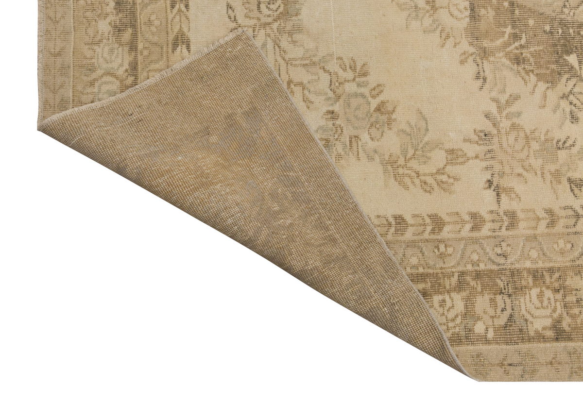 Vintage Rug,  6'4 x 9'3 feet / 195 x 282 cm