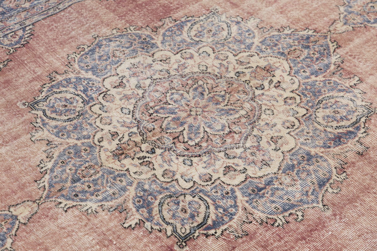 Vintage Rug,  6'5 x 10'4 feet / 200 x 317 cm