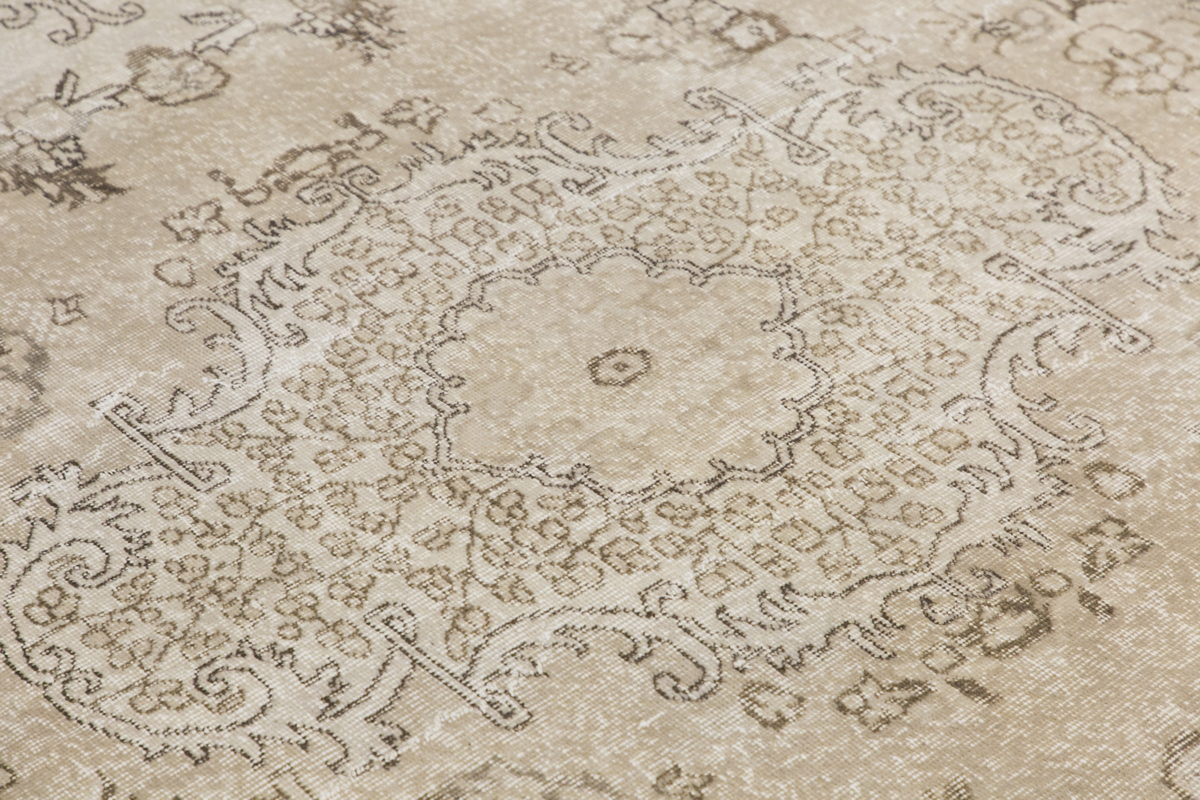 Vintage Rug,  6'9 x 10'0 feet / 211 x 305 cm