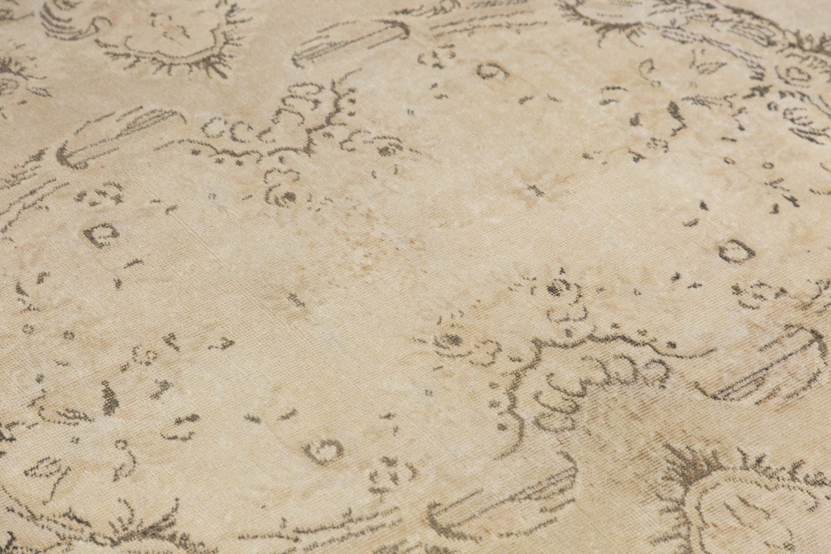 Vintage Rug,  6'9 x 10'4 feet / 210 x 318 cm
