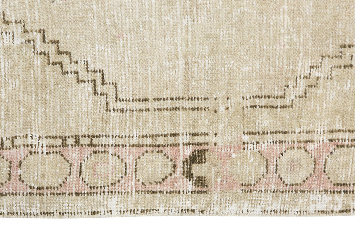 Vintage Rug, 2'4 x 3'11 feet / 70 x 120 cm
