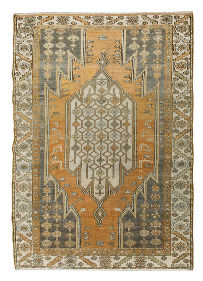 Vintage Rug, 3'9 x 5'5 feet / 116 x 165 cm