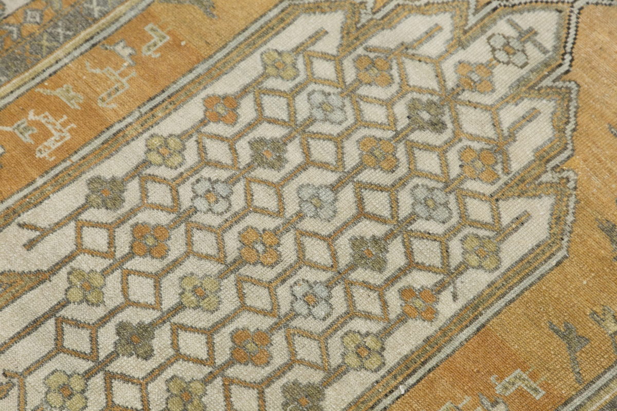 Vintage Rug, 3'9 x 5'5 feet / 116 x 165 cm