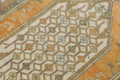 Vintage Rug, 3'9 x 5'5 feet / 116 x 165 cm