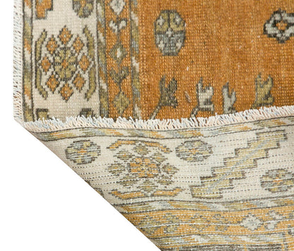 Vintage Rug, 3'9 x 5'5 feet / 116 x 165 cm