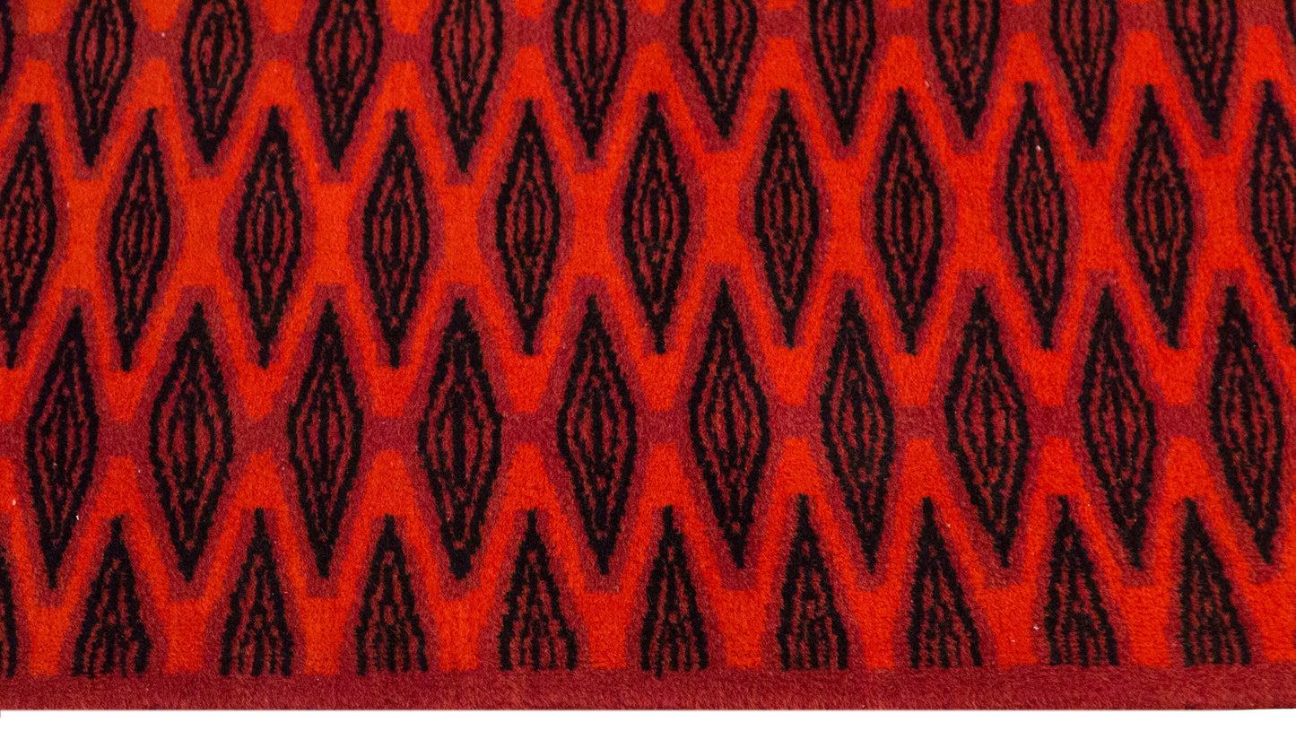 Vintage Rug, 5'2 x 7'10 feet / 158 x 238 cm
