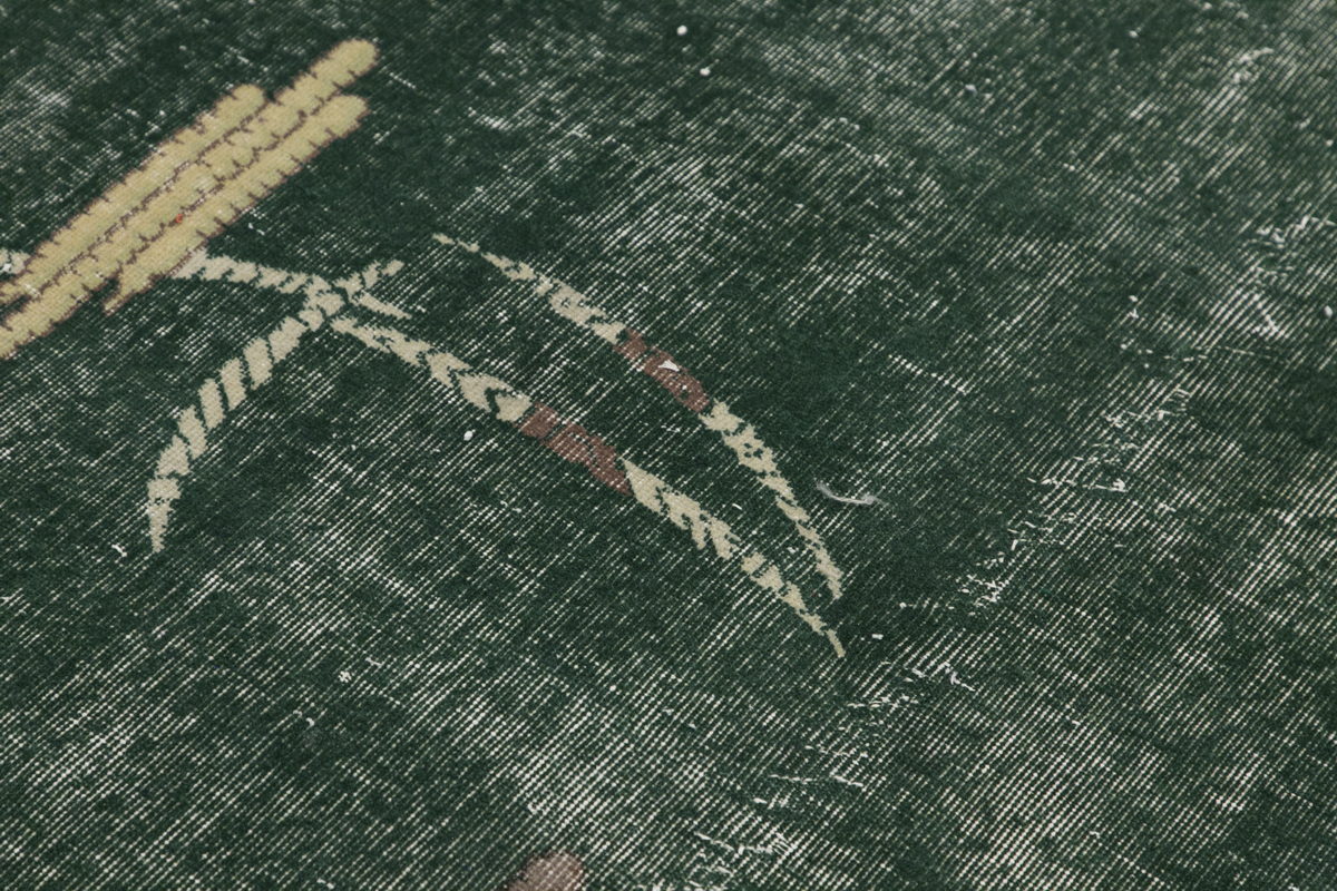 Vintage Rug, 5'3 x 8'4 feet / 161 x 257 cm