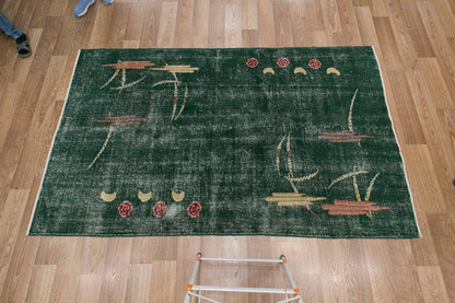 Vintage Rug, 5'3 x 8'4 feet / 161 x 257 cm