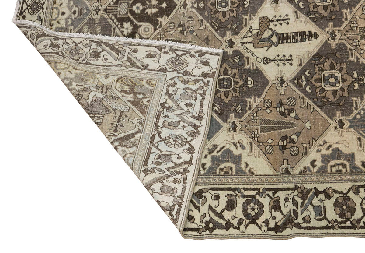 Vintage Rug, 5'6 x 7'5 feet / 167 x 225 cm