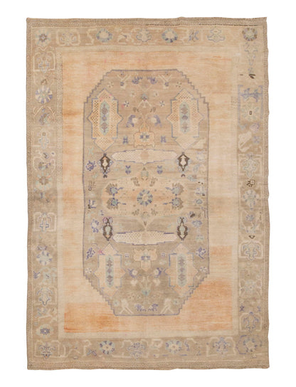 Vintage Rug, 5'6 x 7'9 feet / 167 x 236 cm