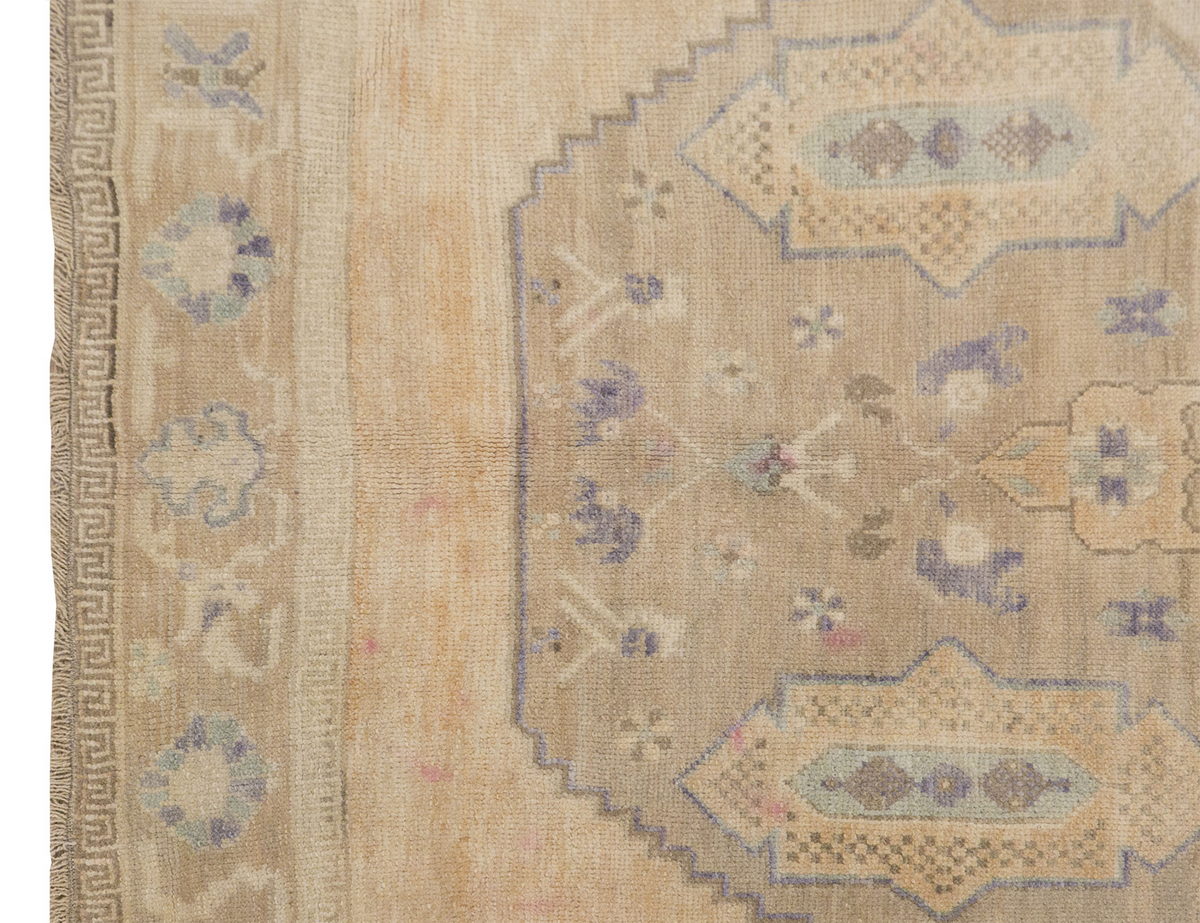 Vintage Rug, 5'6 x 7'9 feet / 167 x 236 cm