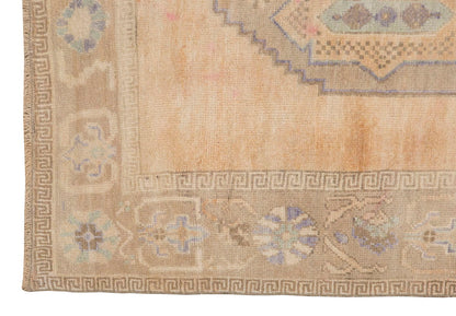 Vintage Rug, 5'6 x 7'9 feet / 167 x 236 cm