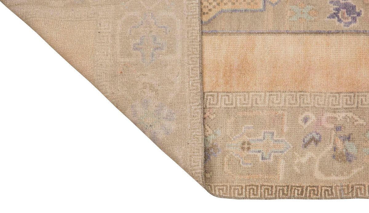 Vintage Rug, 5'6 x 7'9 feet / 167 x 236 cm
