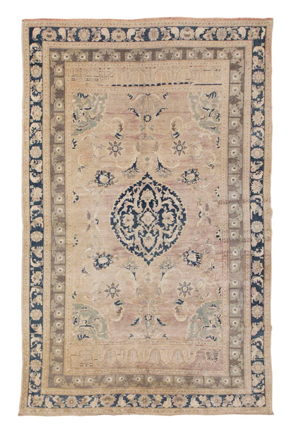 Vintage Rug, 5'8 x 9'2 feet / 175 x 276 cm