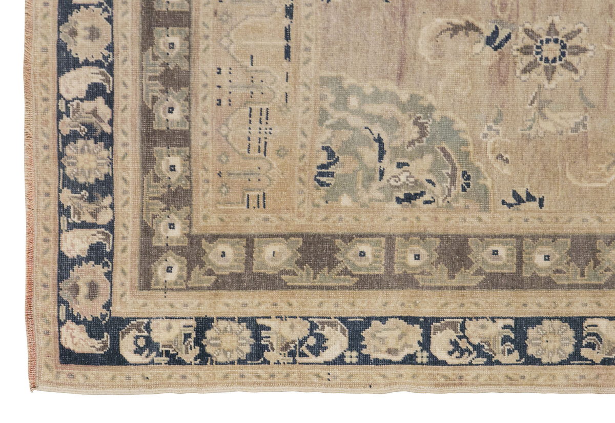 Vintage Rug, 5'8 x 9'2 feet / 175 x 276 cm