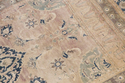 Vintage Rug, 5'8 x 9'2 feet / 175 x 276 cm