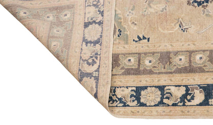Vintage Rug, 5'8 x 9'2 feet / 175 x 276 cm