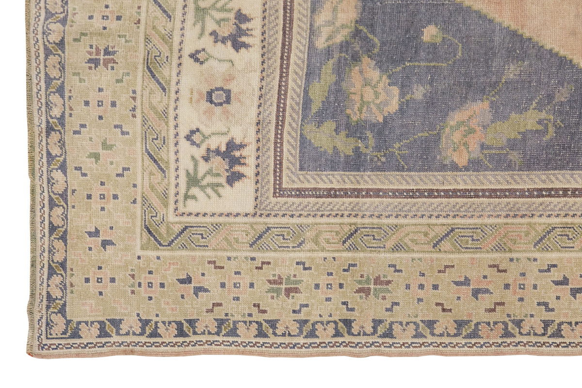 Vintage Rug, 5'9 x 10'7 feet / 175 x 322 cm