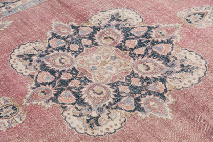 Vintage Rug, 6'8 x 10'2 feet / 208 x 313 cm