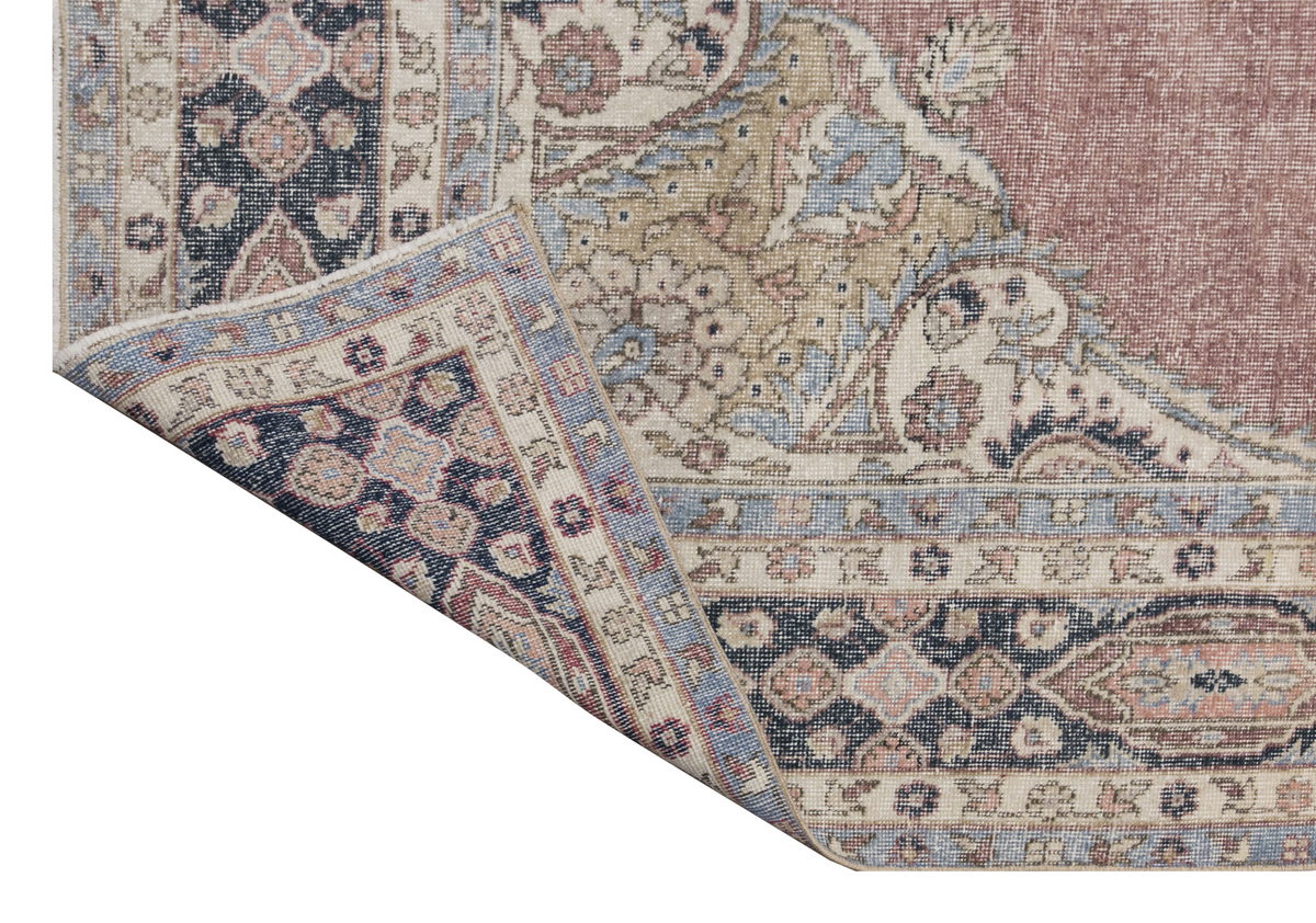 Vintage Rug, 6'8 x 10'2 feet / 208 x 313 cm