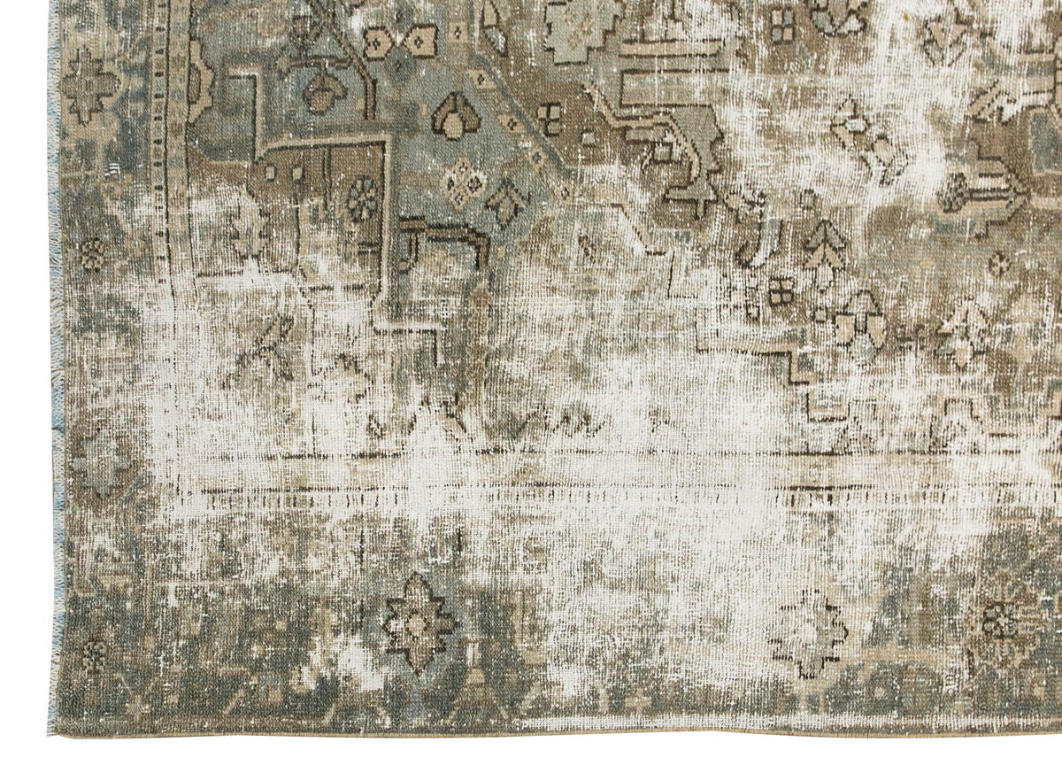 Vintage Rug, 8'1 x 11'1 feet / 270 x 360 cm