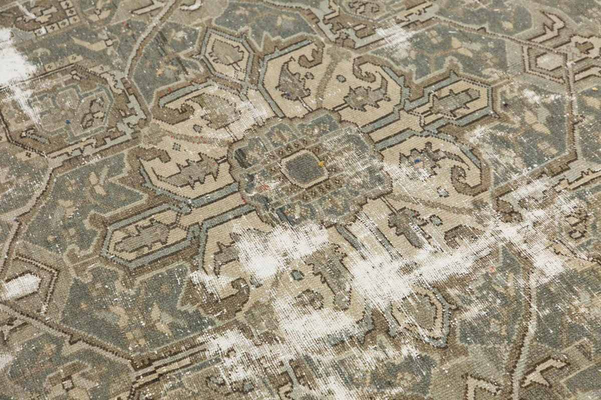 Vintage Rug, 8'1 x 11'1 feet / 270 x 360 cm