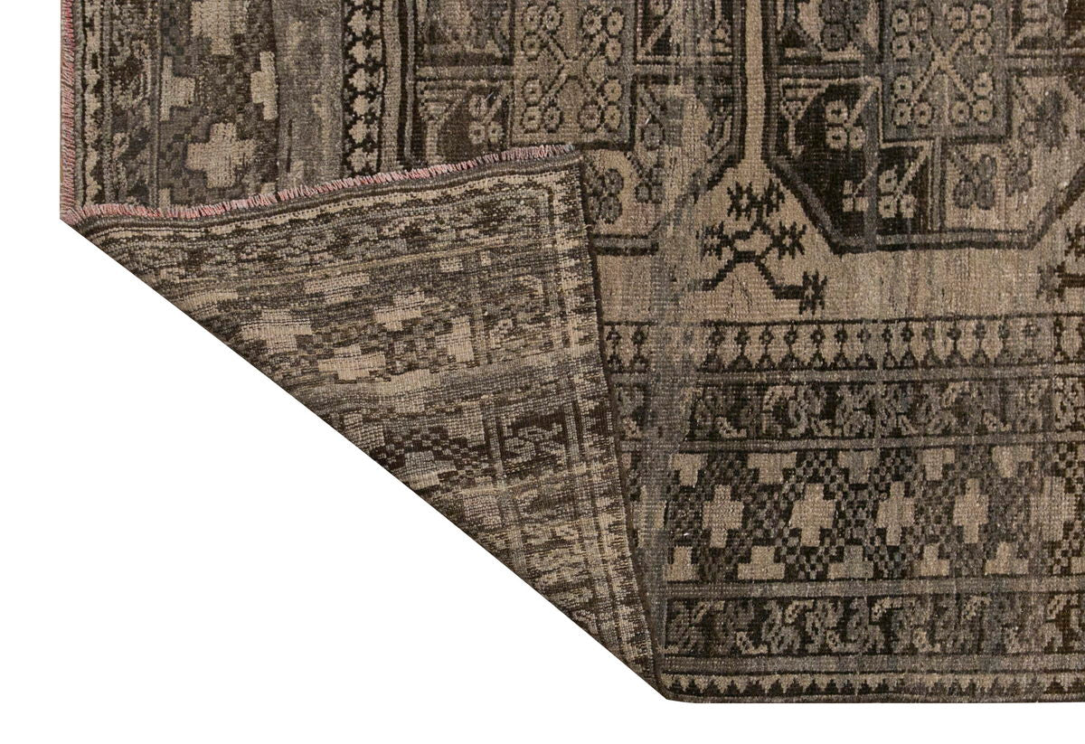 Vintage Rug, 8'3 x 10'2 feet / 252 x 310 cm