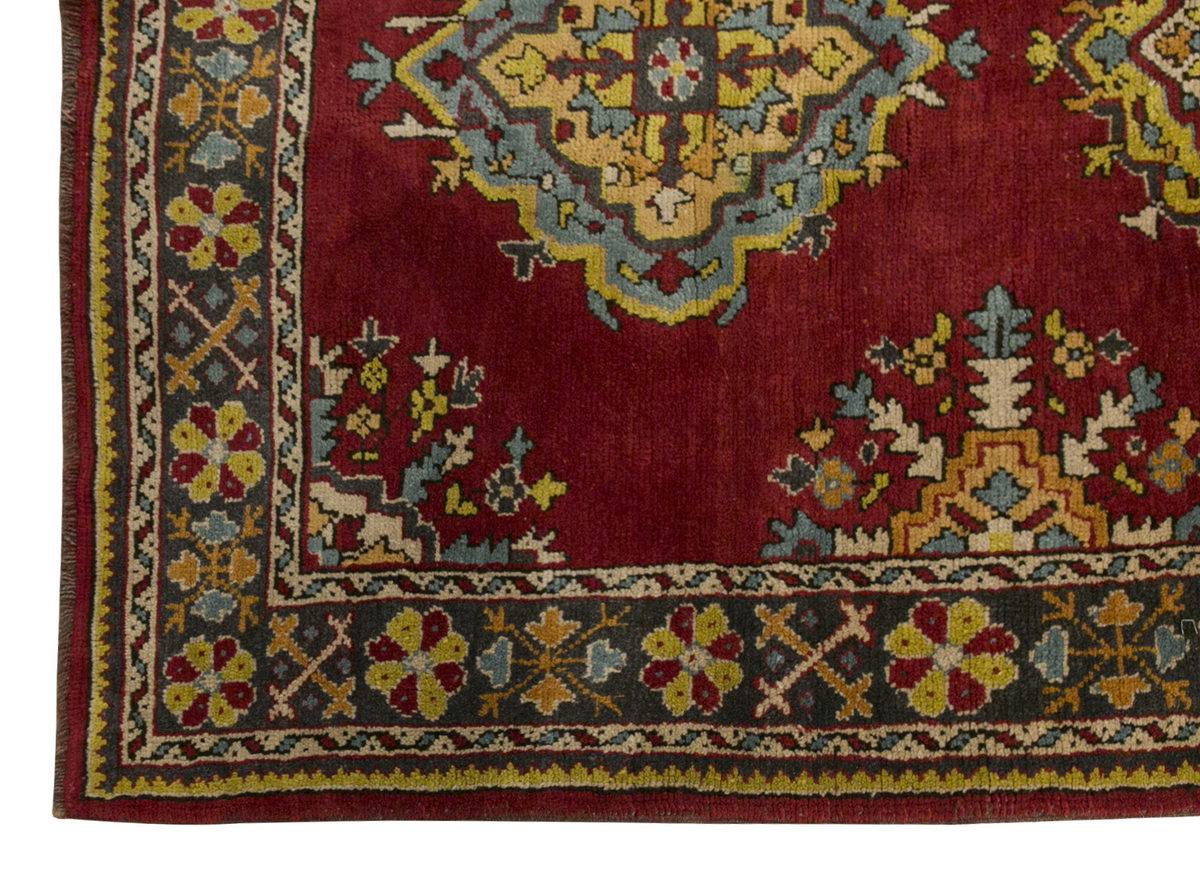 Vintage Rug, 8.6x 13.5 feet / 263 x 410 cm