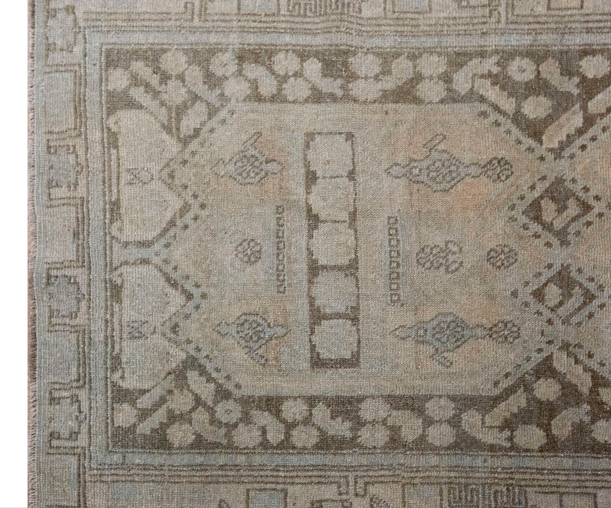 Vintage Rug, Area Ru 3'5 x 6'9 feet / 105 x 205 cm