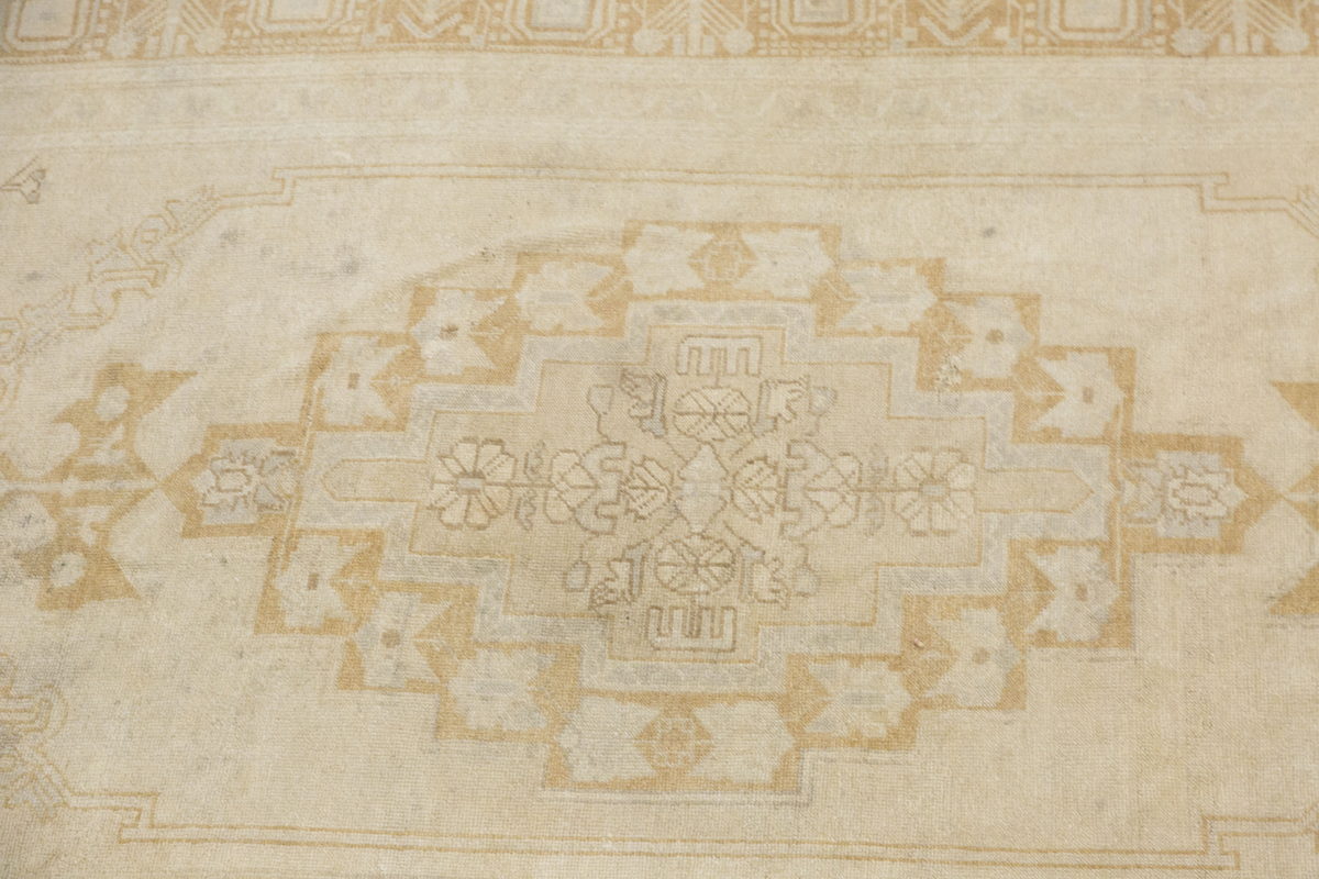 Vintage Rug, Area Rug, 5'6 x 10'4 feet / 168 x 314 cm