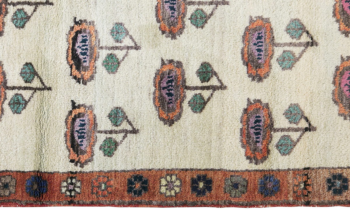 Vintage Rug 3'10" x 5'1" feet 117 x 156 cm