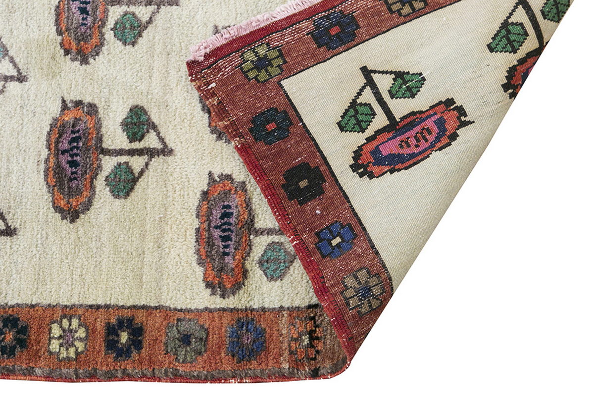 Vintage Rug 3'10" x 5'1" feet 117 x 156 cm