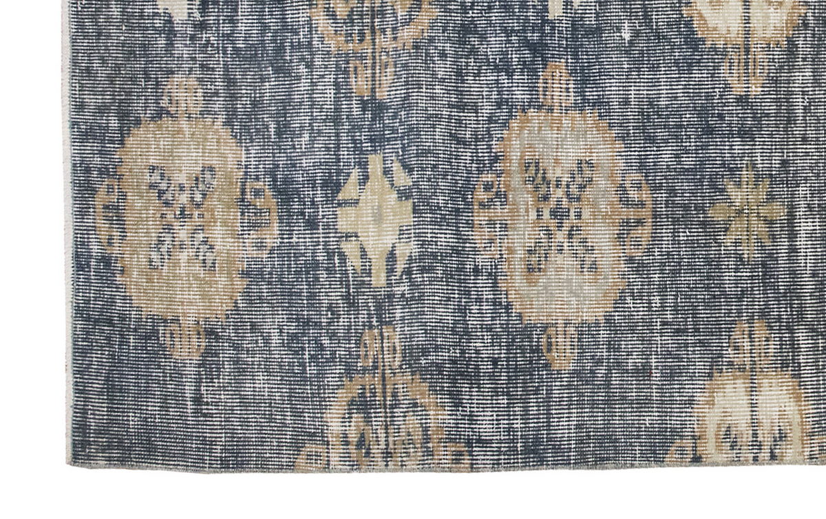 Vintage Rug 3'10" x 6'9 feet 117 x 207 cm
