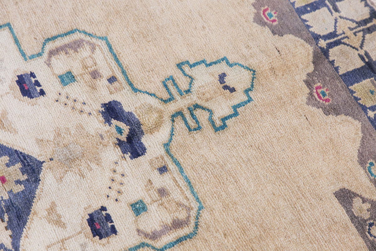 Vintage Rug 3'11" x 6' feet 120 x 182 cm