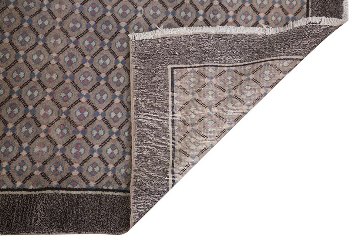 Vintage Rug 3'11" x 6'11" feet 120 x 210 cm