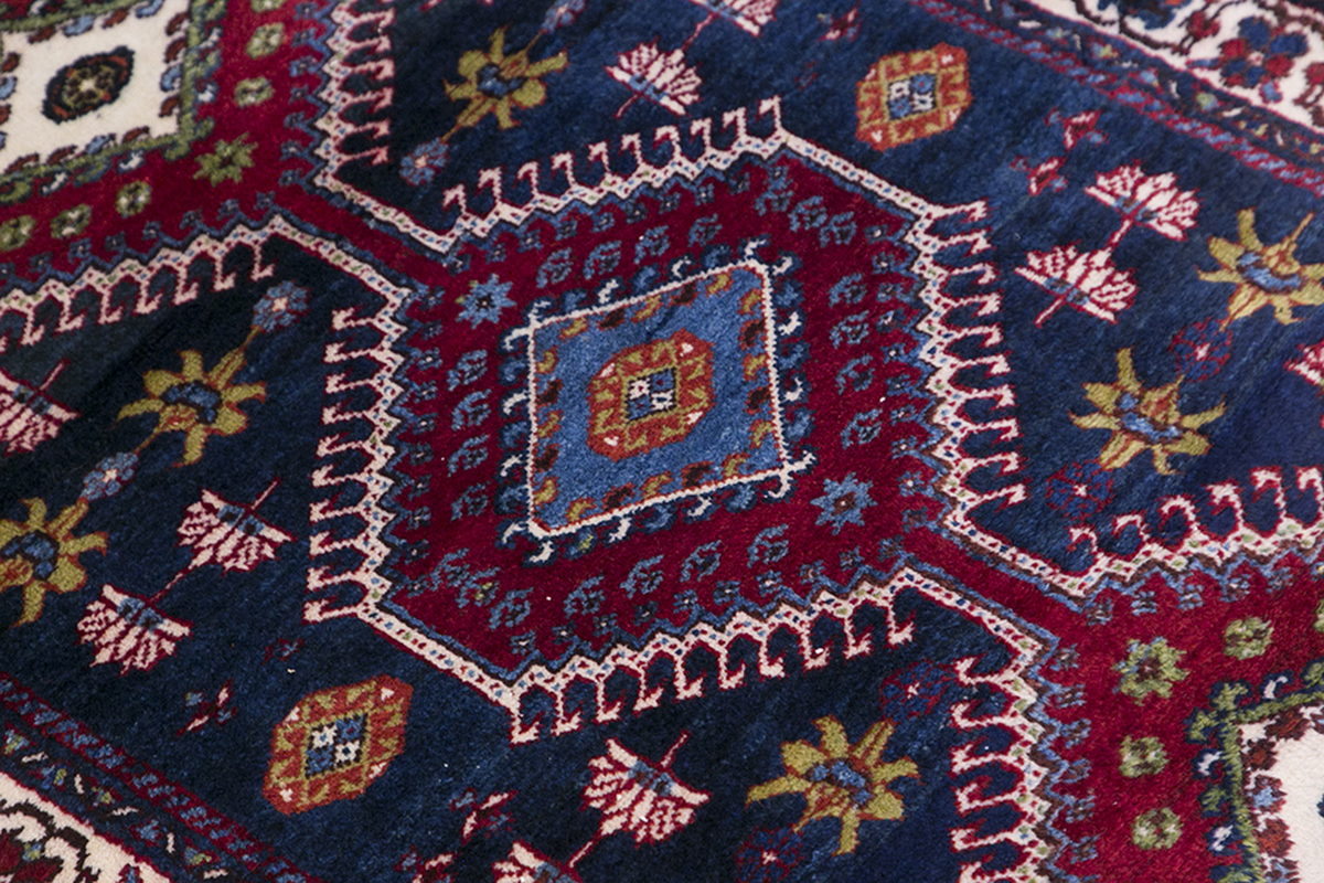Vintage Rug 3'6" x 5'9" feet 106 x 175 cm