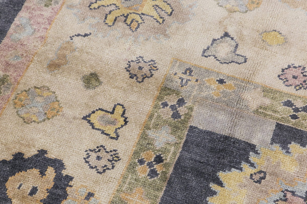 Vintage Rug 3'8" x 4'3" feet 113 x 130 cm