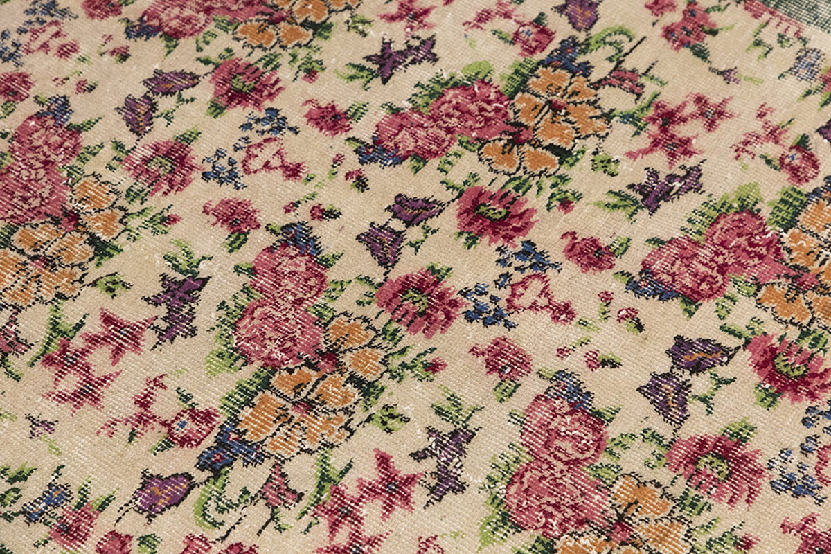 Vintage Rug 3'8" x 6'11" feet 112 x 210 cm