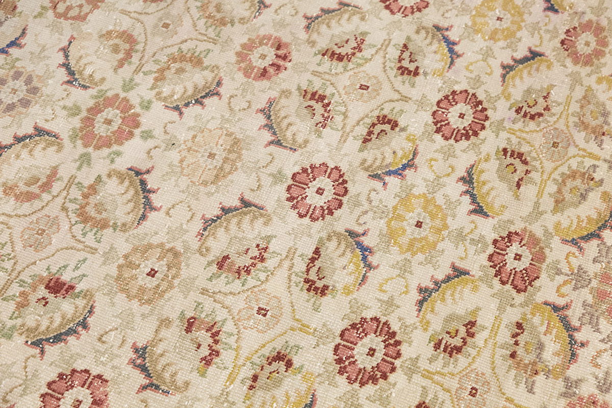 Vintage Rug 4' x 4'11" feet 122 x 150 cm