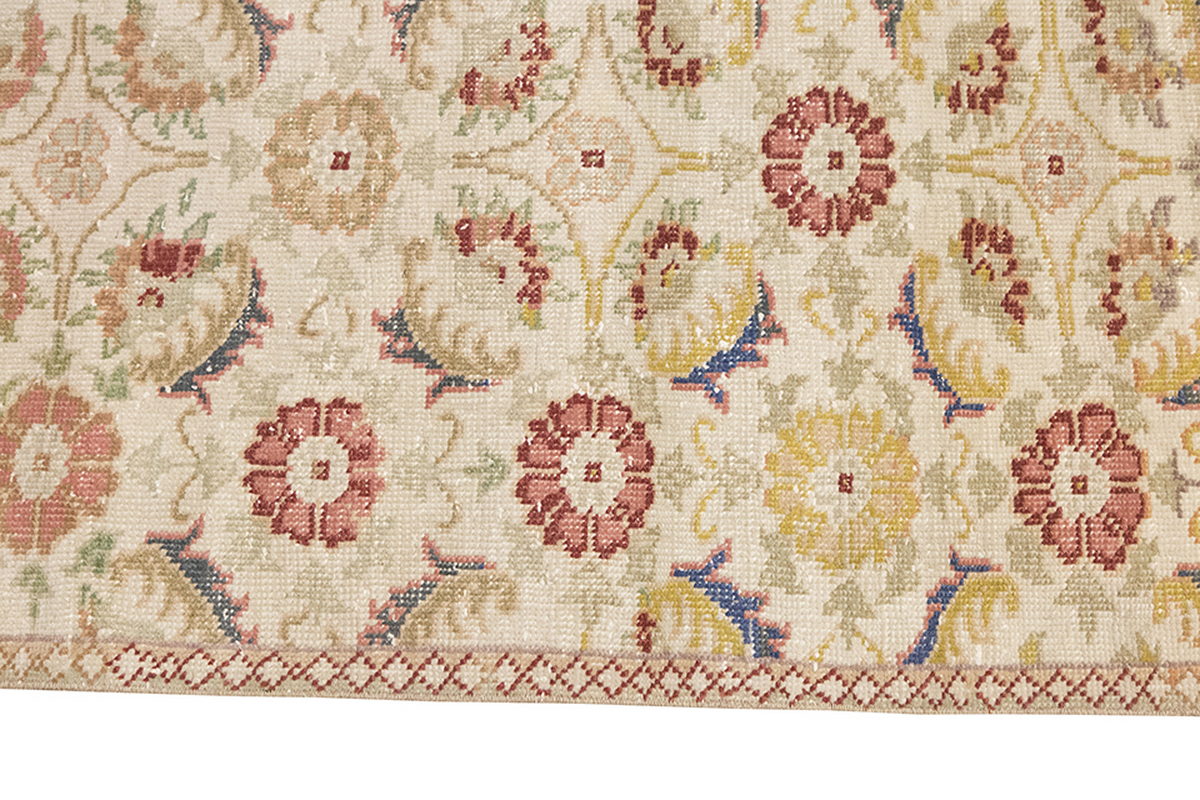 Vintage Rug 4' x 4'11" feet 122 x 150 cm