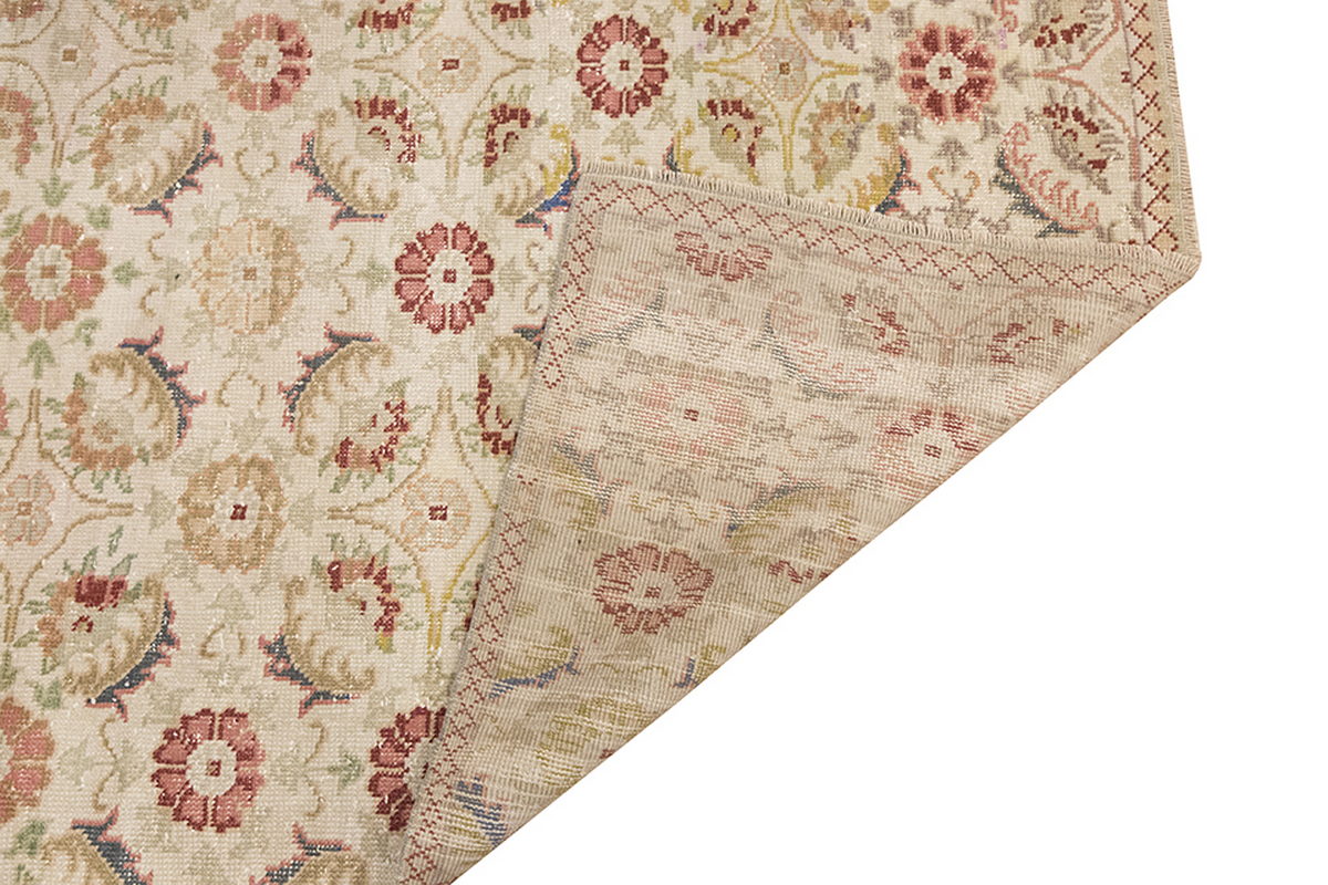 Vintage Rug 4' x 4'11" feet 122 x 150 cm