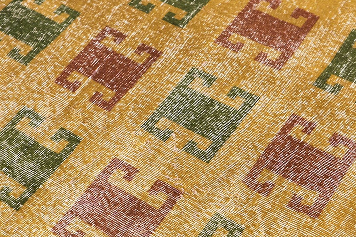 Vintage Rug 4' x 6'10" feet 122 x 209 cm