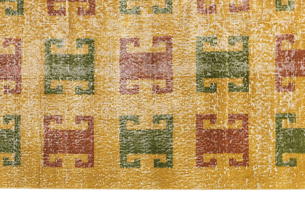 Vintage Rug 4' x 6'10" feet 122 x 209 cm