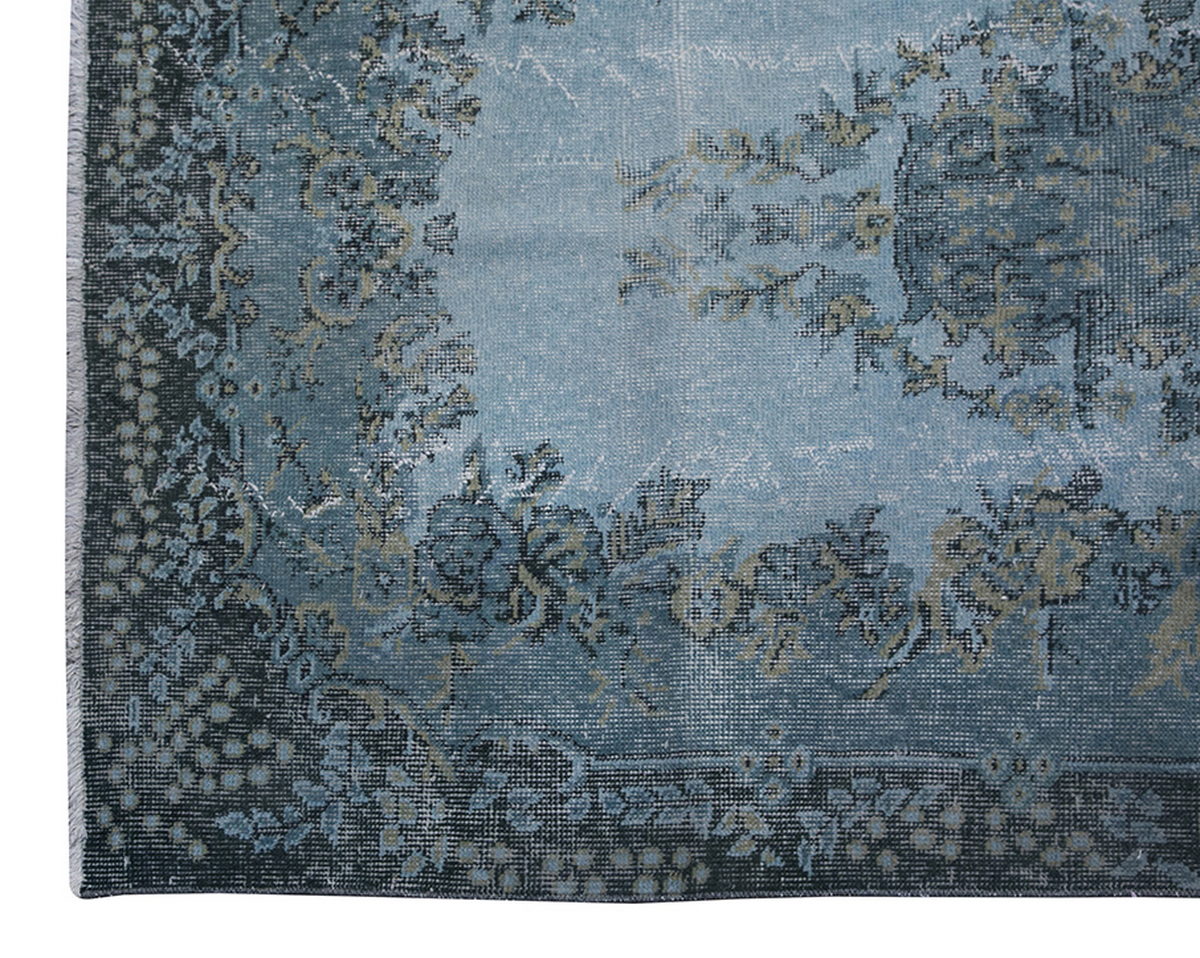 Vintage Rug 4' x 6'11" feet 121 x 212 cm