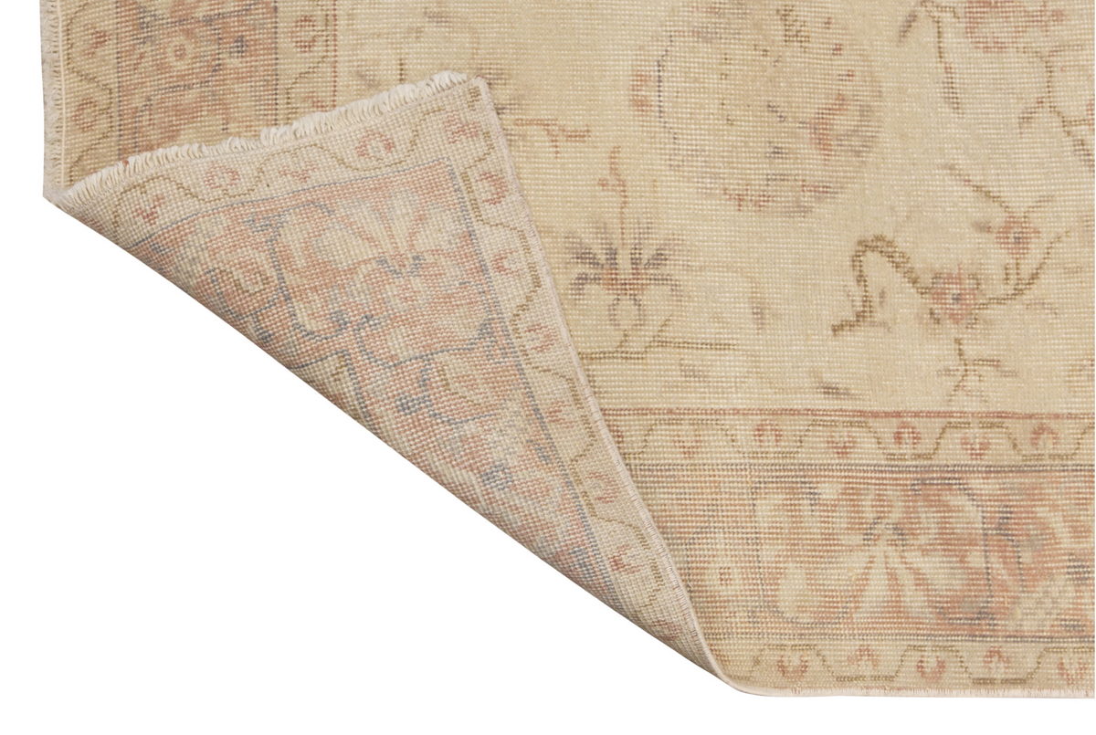 Vintage Rug 4' x 6'6" feet 121 x 200 cm