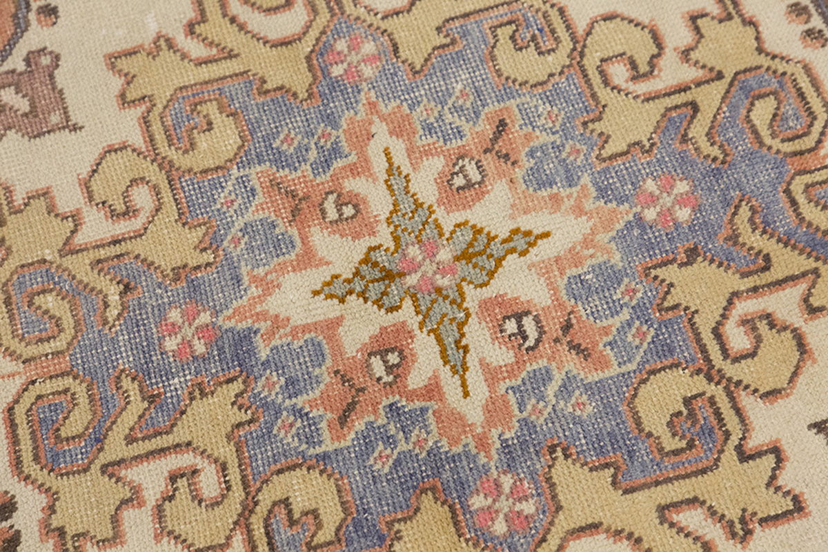 Vintage Rug 4'2" x 6'11 feet 128 x 212 cm